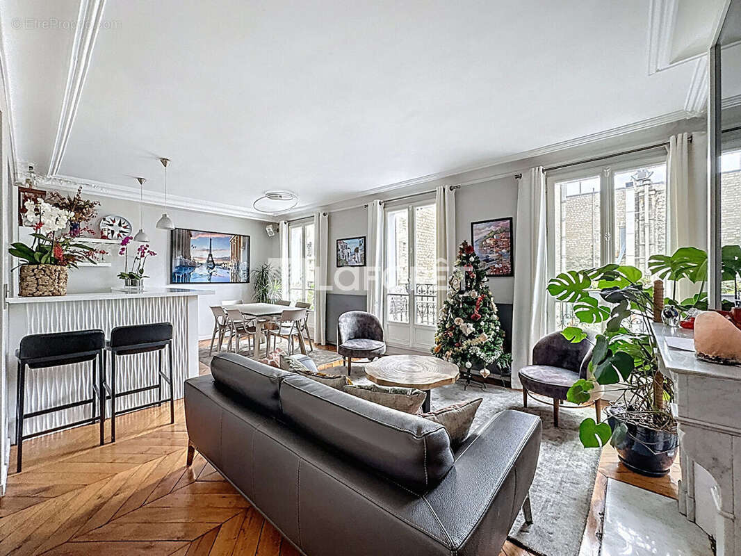 Appartement à PARIS-17E