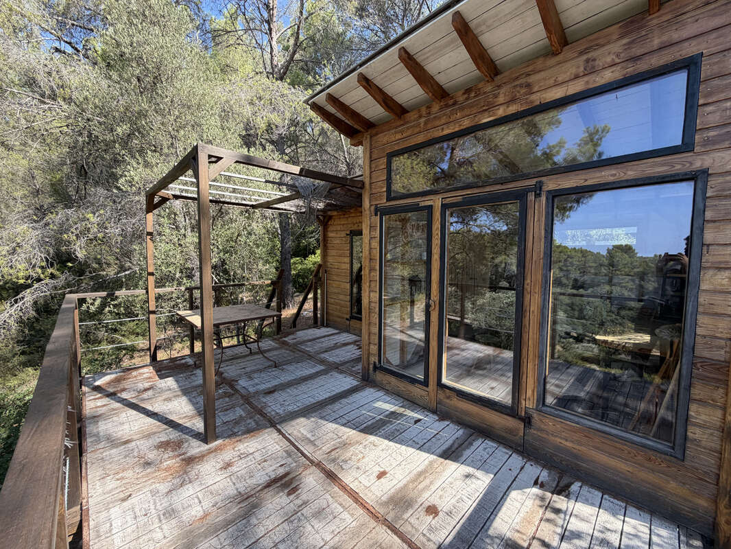 A vendre authentique maison en pierre t9 avec terrain de 3 hectares - 83150 bandol - photo 17