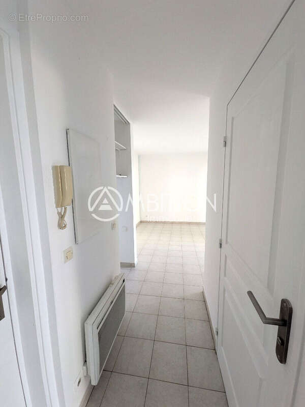 Exclusivité AMBITION IMMOBILIER : Charmant appartement 2 pièces en rez-de-chaussée à Fréjus, bord de mer - photo 8