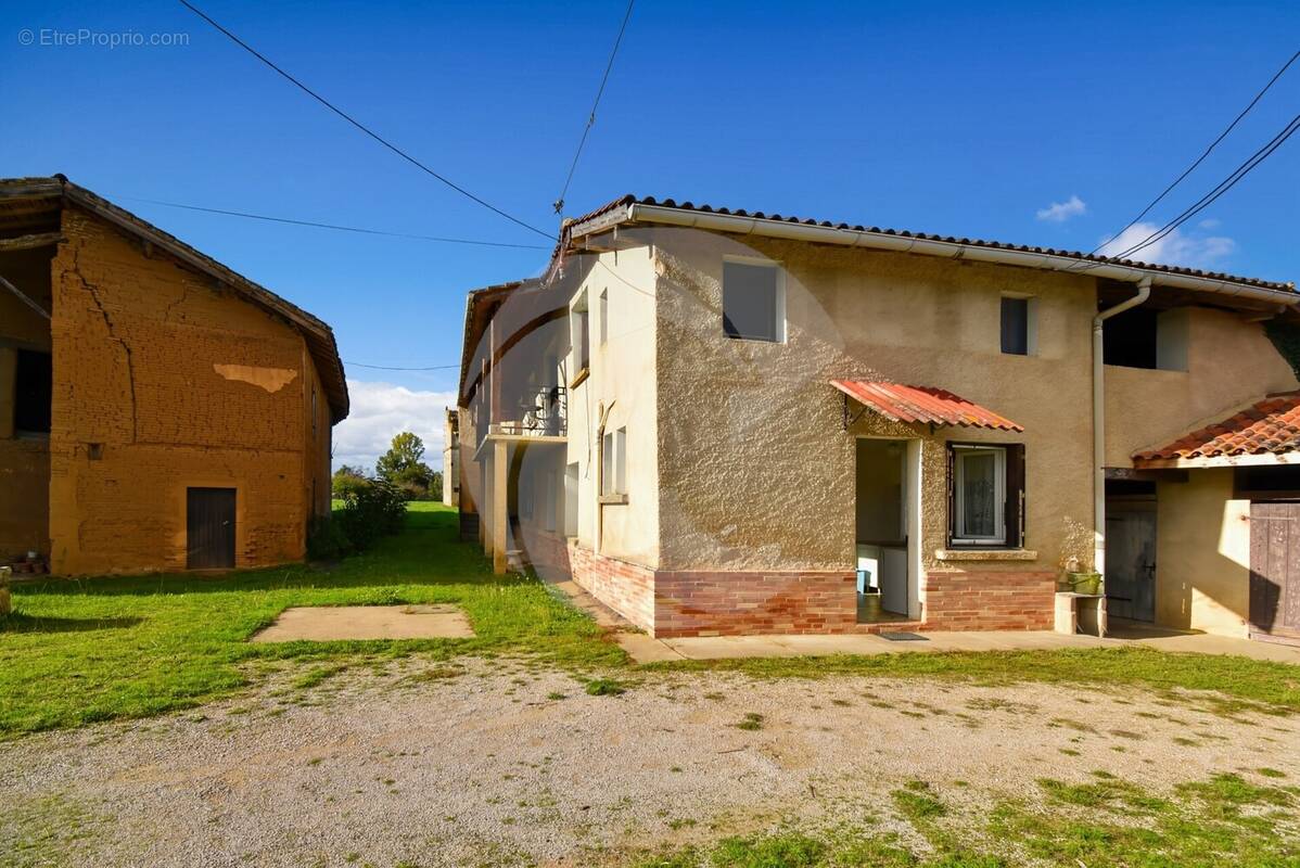 Maison à NEGREPELISSE