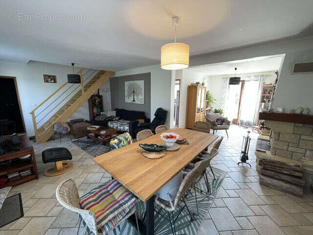Maison 130 m² à Saint-Martin-Des-Champs  - photo 4