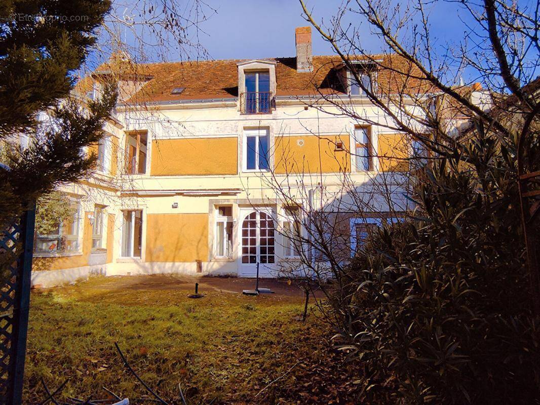 Maison à YZEURES-SUR-CREUSE