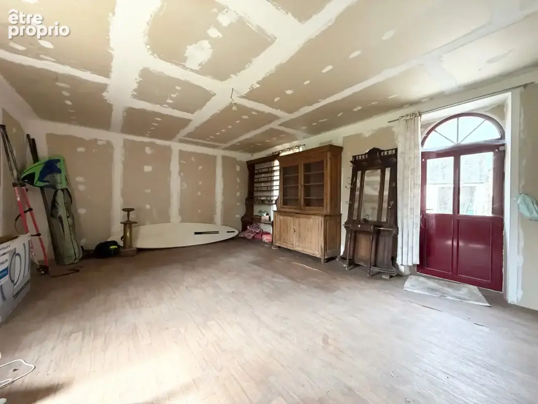Belle propriété en pierre avec dépendances à rénover - photo 11