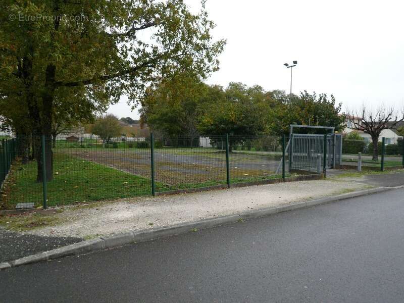 Terrain à CHATEAUBERNARD