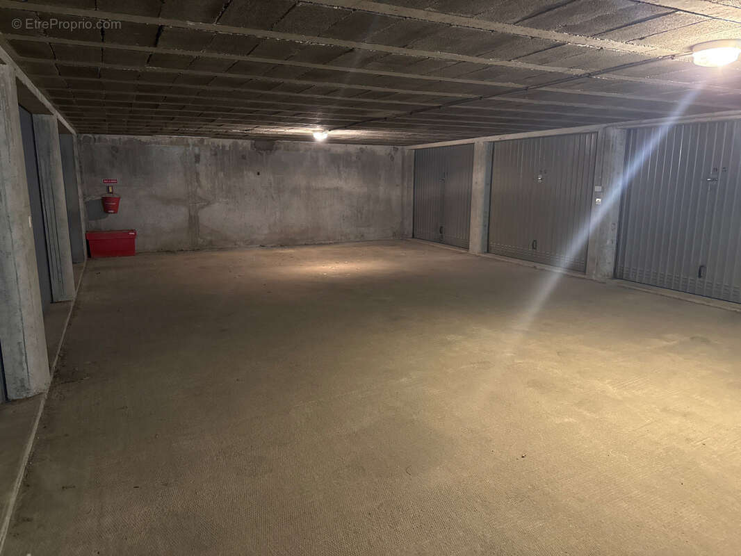 Parking à SAINT-HILAIRE-DE-RIEZ