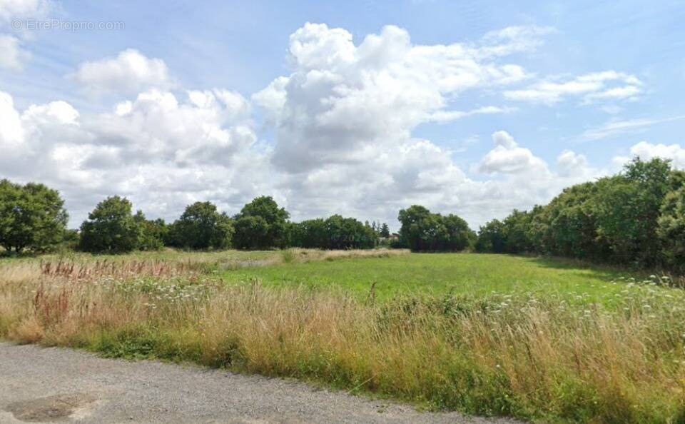 Terrain à LAIROUX