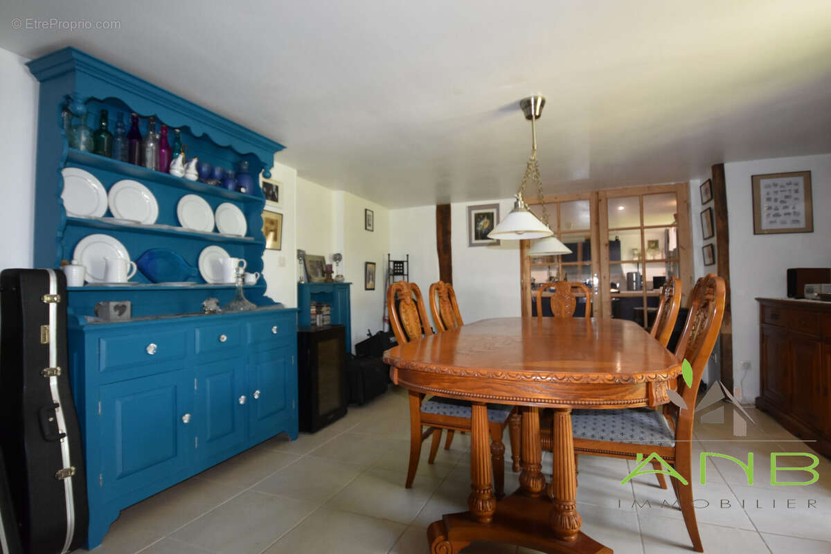 Maison 215 m² à Massignac  - photo 6