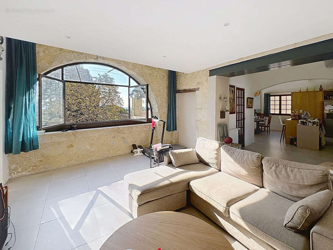 Maison à CABRIERES-D&#039;AIGUES