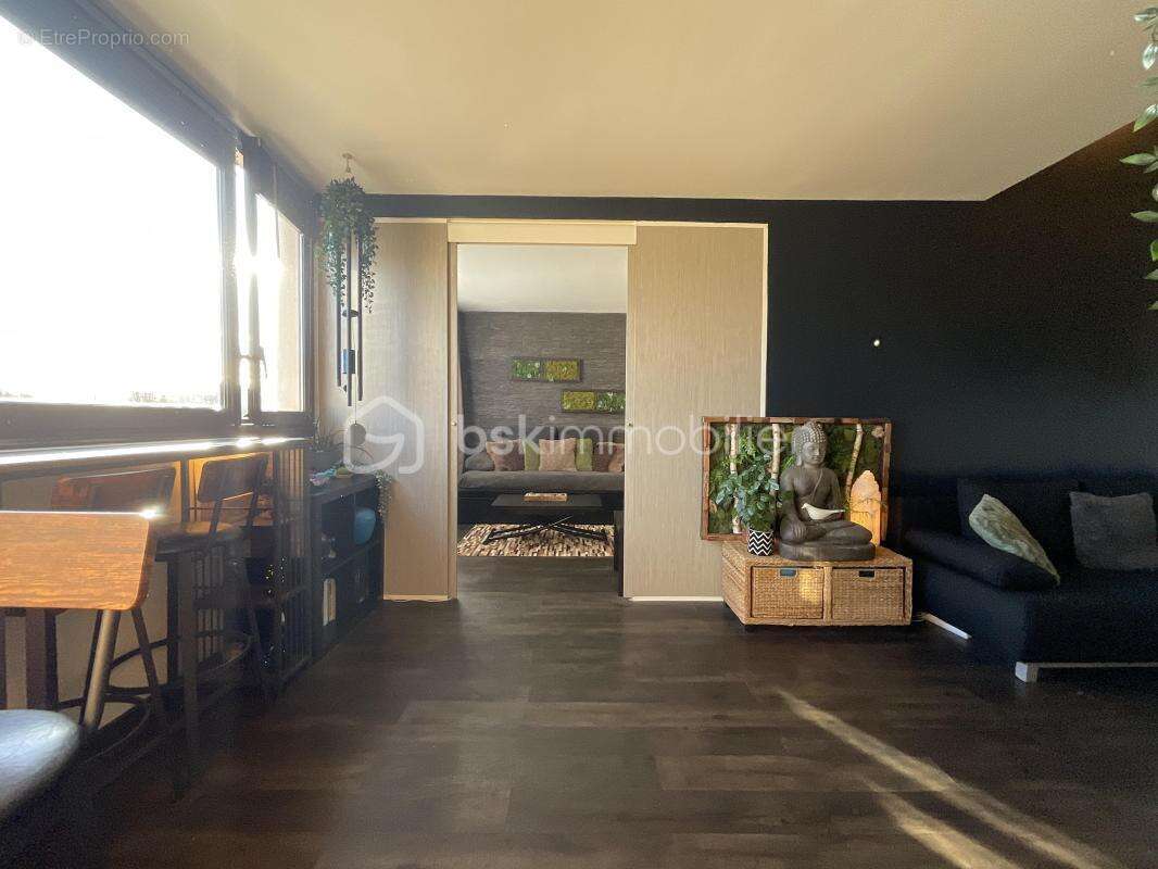 Appartement à FRESNES