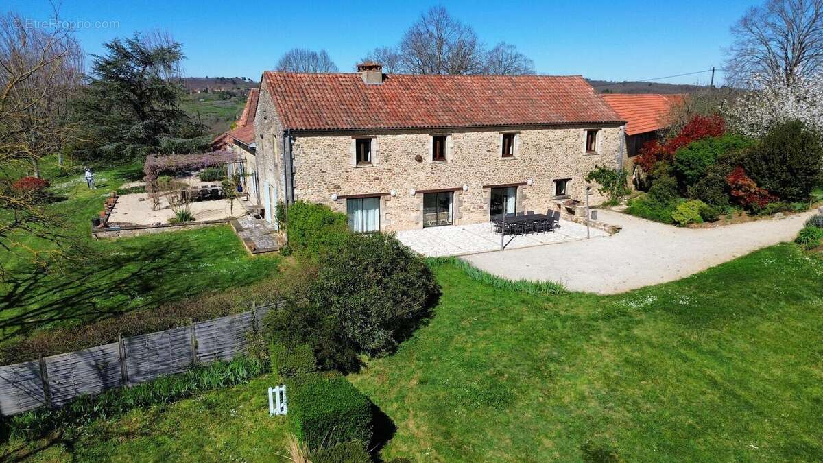 djifly202504011550283931743515469955photooptimized - Maison à CARVES