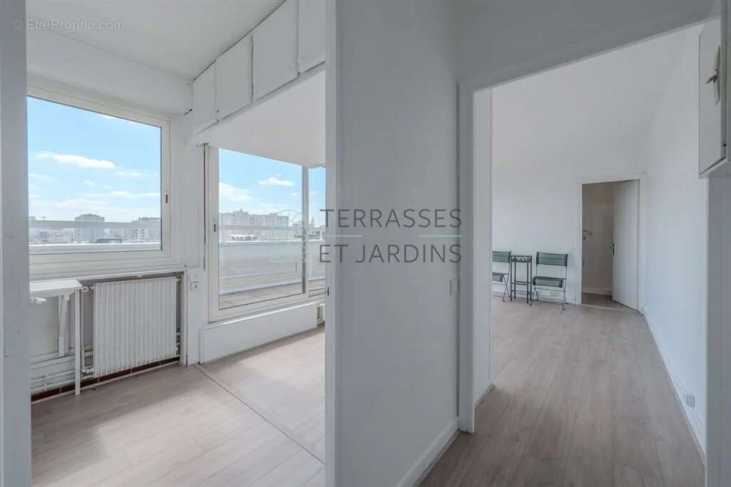 Appartement à PARIS-14E