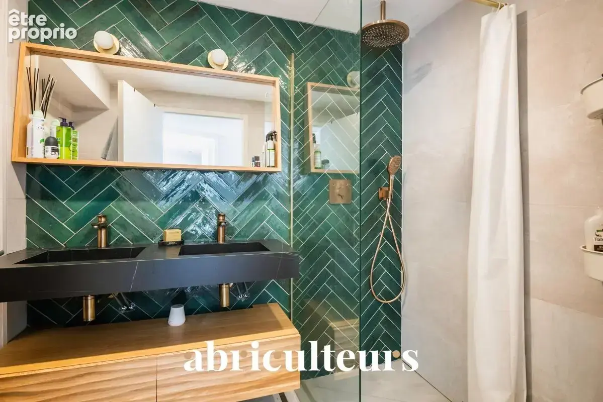 Appartement T4 traversant lumineux en vente à Marseille 13008 - photo 12