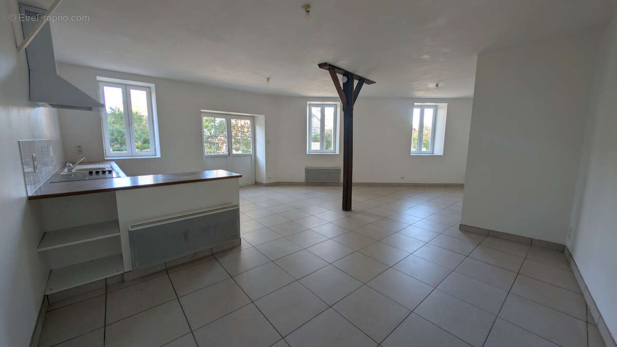 Maison à MAYRINHAC-LENTOUR