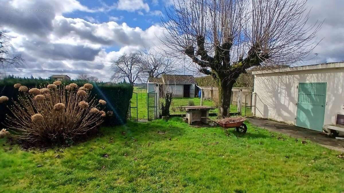 Maison à CHASSENEUIL-SUR-BONNIEURE