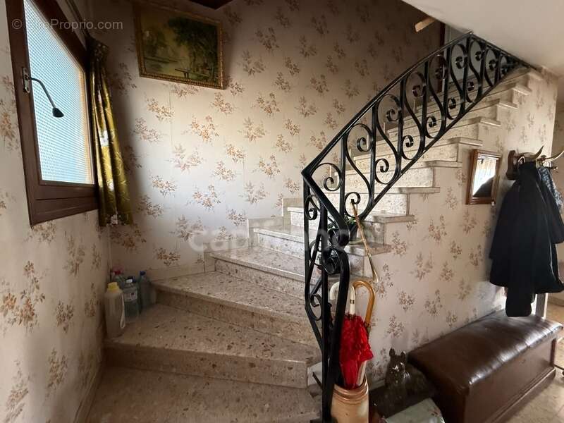 Grande maison de 160 m² avec 2 garages - photo 9