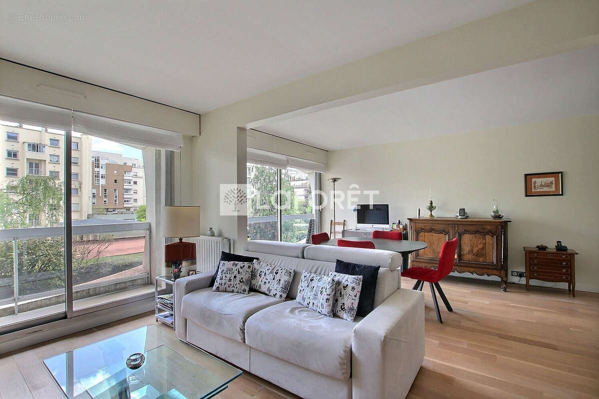 Appartement à COURBEVOIE