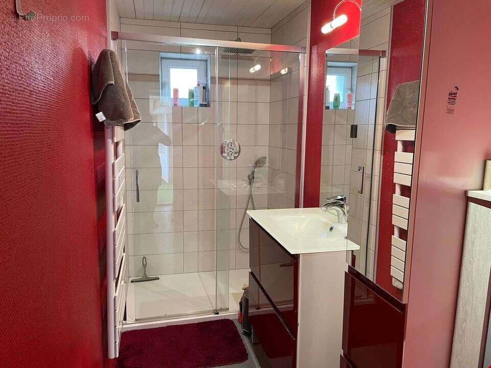 A PRUZILLY PROCHE MACON EN BOURGOGNE MAISON 5 PIECES DE 125 M² - Maison à PRUZILLY