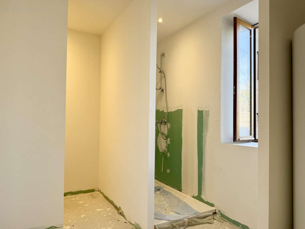 Dickjan POPPEMA vous propose une appartement T4 dans un ancien château - Appartement à SAINT-CHRISTOL