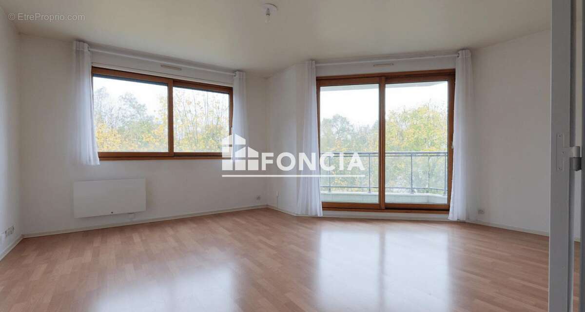 Appartement à SAINTE-GENEVIEVE-DES-BOIS