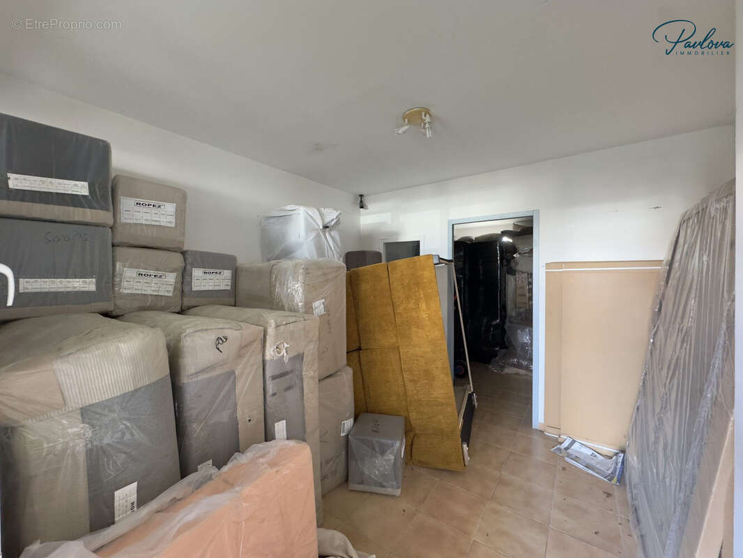 Commerce à CASTRIES