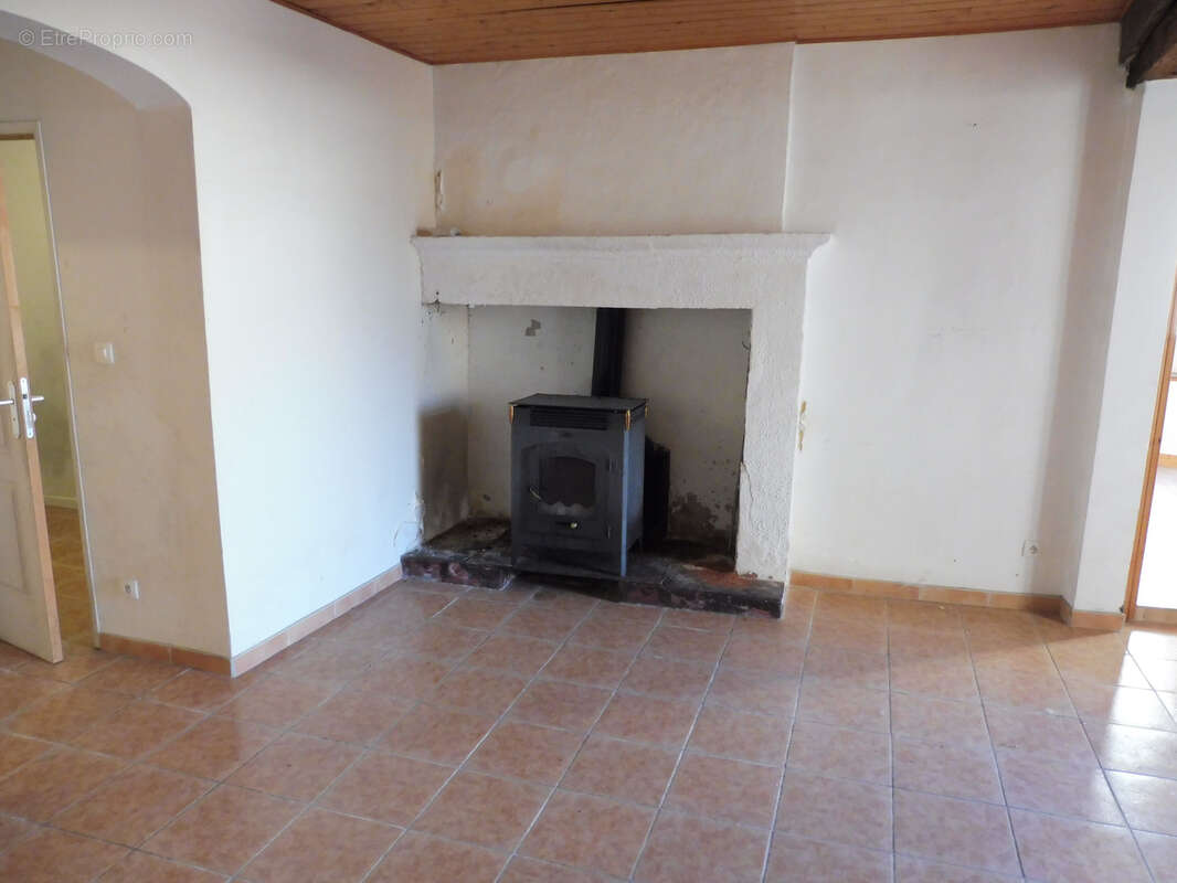 Maison à SAINT-VINCENT-DE-CONNEZAC