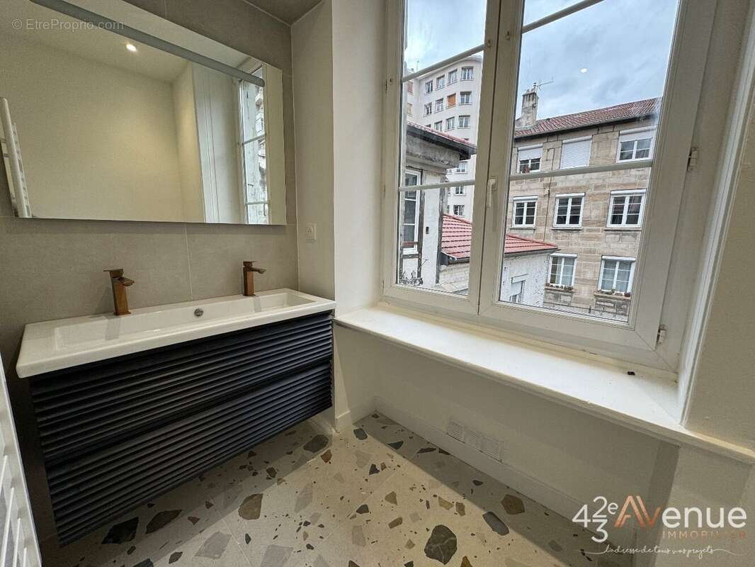 Appartement 155 m² à Saint-Etienne  - photo 6