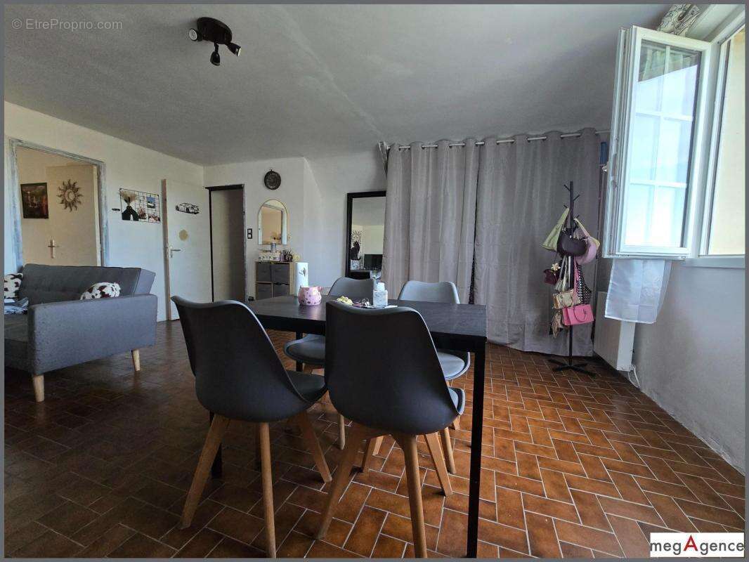 Maison à LA CHAPELLE-JANSON