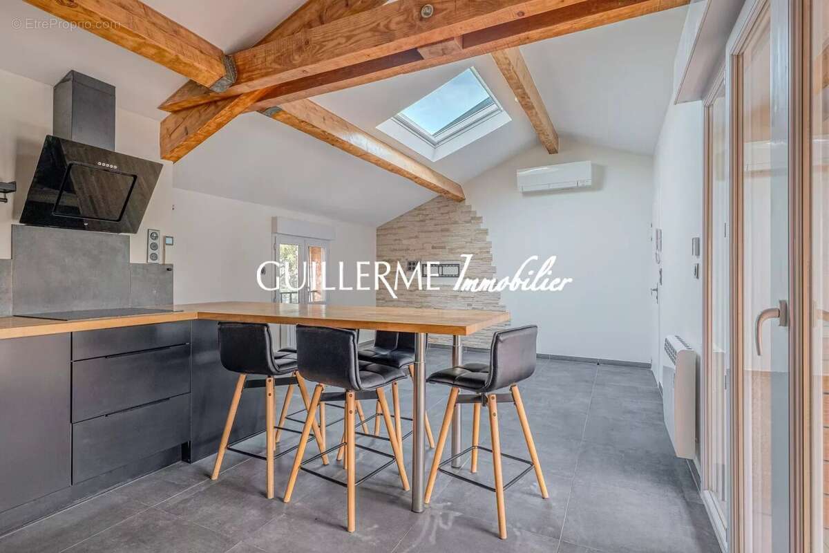 Appartement à GREZIEU-LA-VARENNE