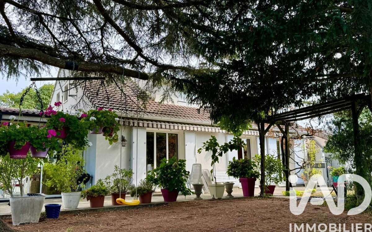 Photo 2 - Maison à SAINTRY-SUR-SEINE