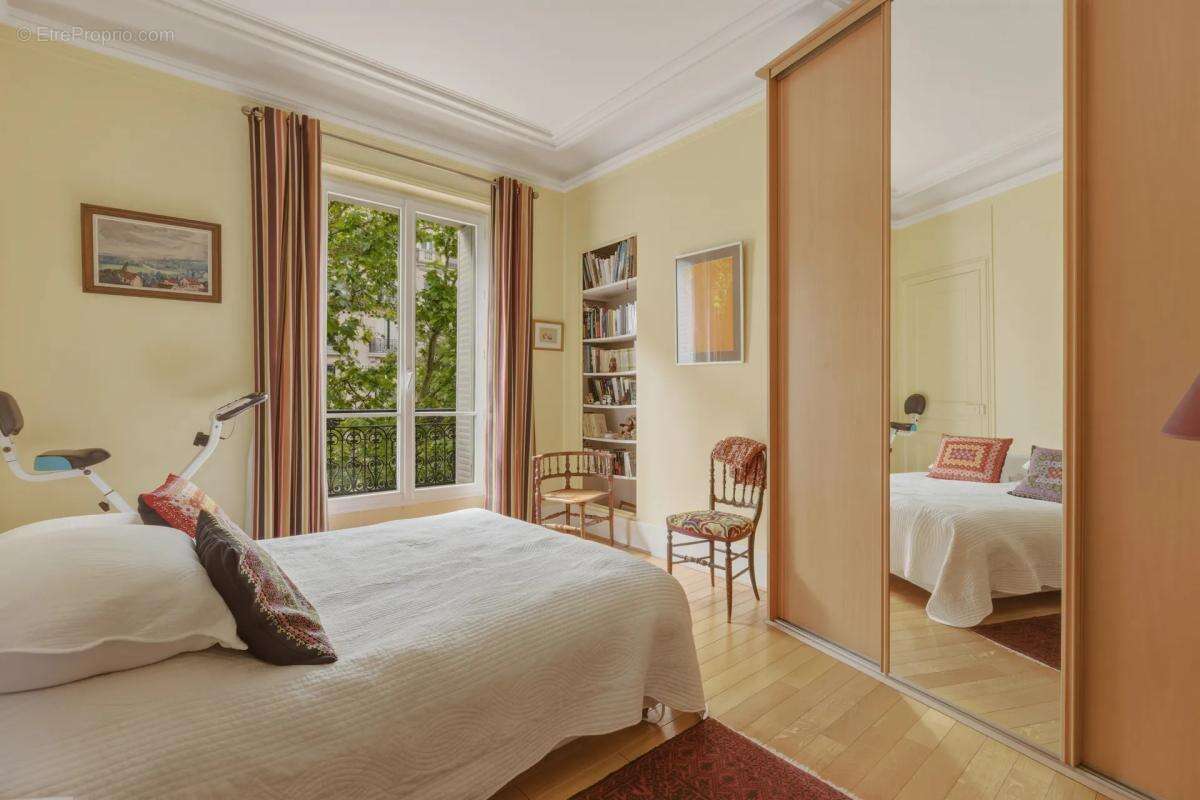 Appartement à PARIS-14E