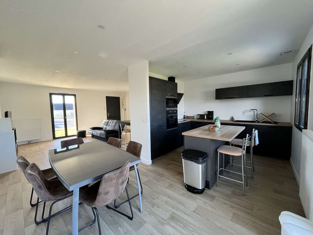 Maison à LA CHAPELLE-SUR-AVEYRON