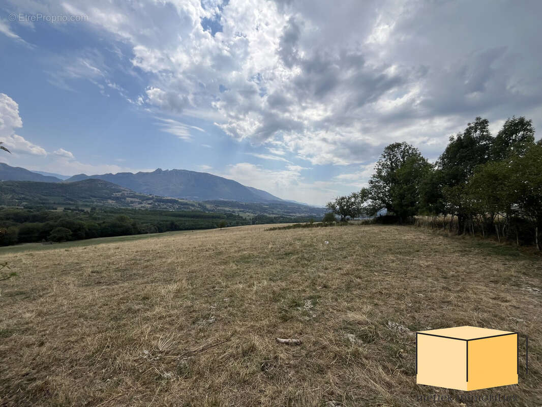 Terrain 887 m² à Nattages  - photo 3