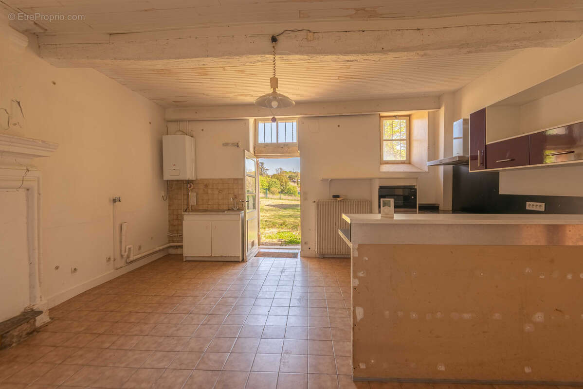 Ancien chateau viticole - potentiel 585 m2 surface habitable - 7 hectares - photo 25