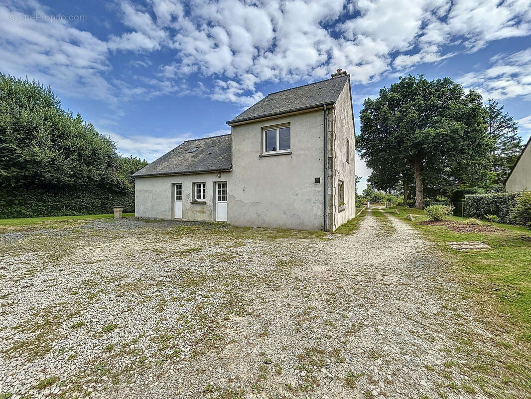 Maison à SAINT-JACQUES-DE-NEHOU