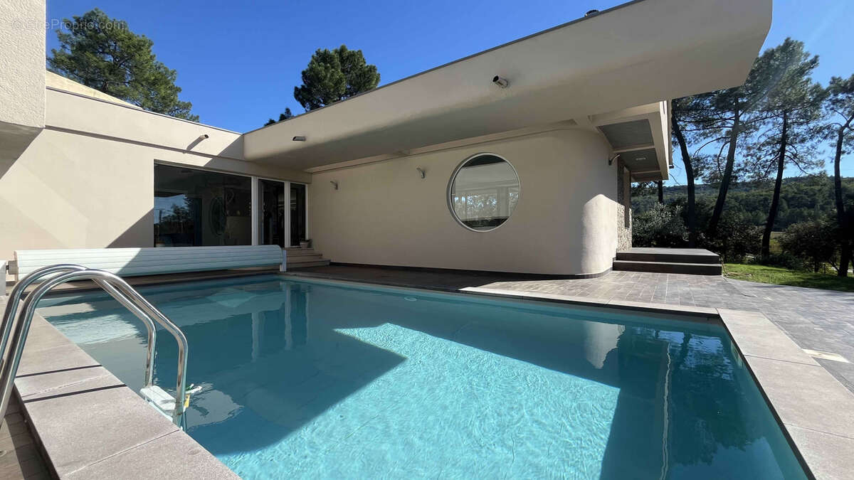 Maison à SAINT-MARCEL-DE-CAREIRET