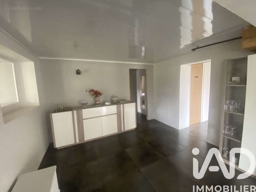 Maison 241 m² à Montaignac-Saint-Hippolyte  - photo 7