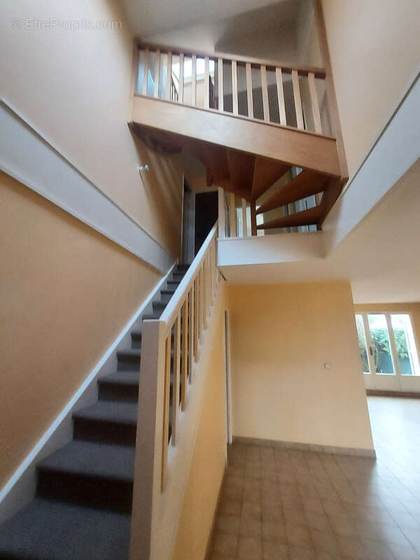 Maison à JOUY-LE-MOUTIER
