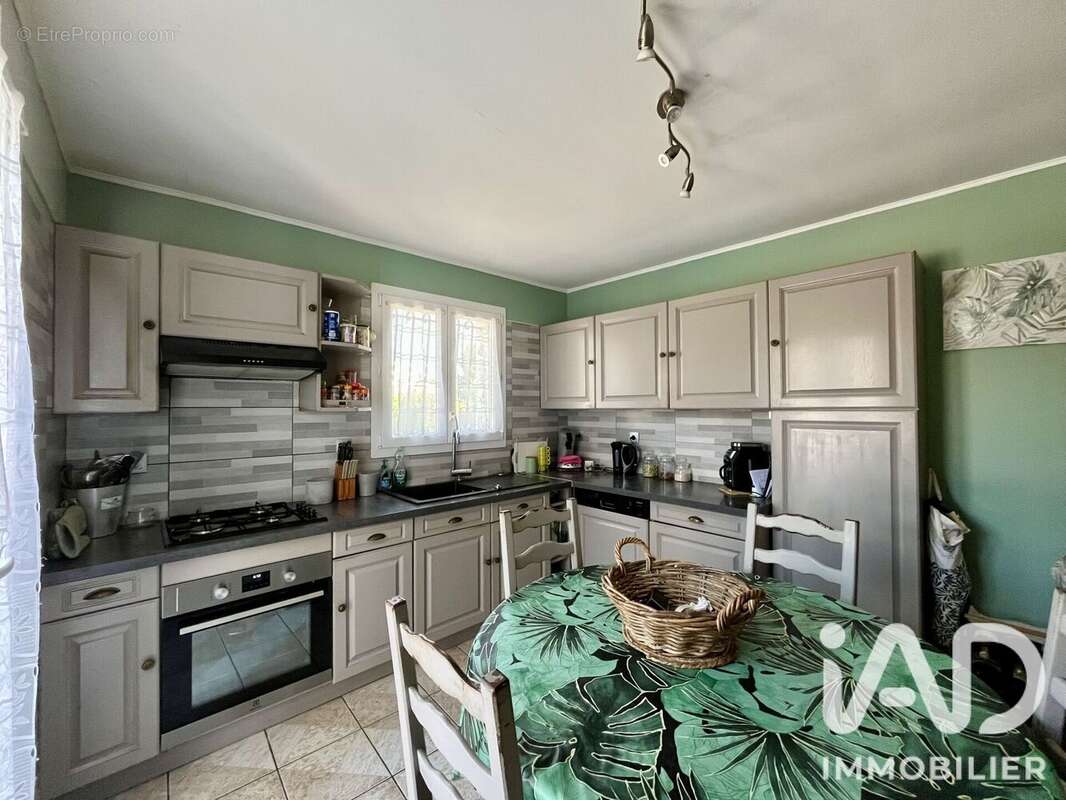 Maison 139 m² à Fleury  - photo 6