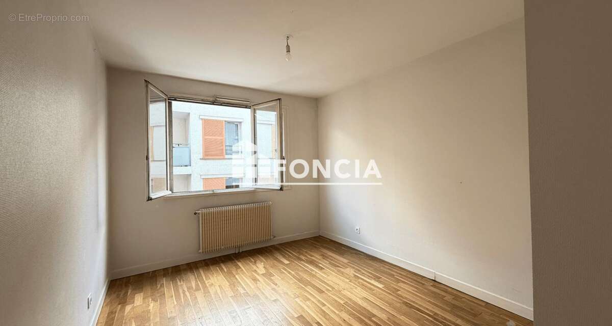 Appartement t2 avec garage secteur charpennes - photo 3