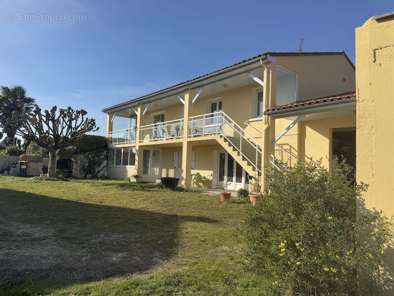Maison à MORTAGNE-SUR-GIRONDE
