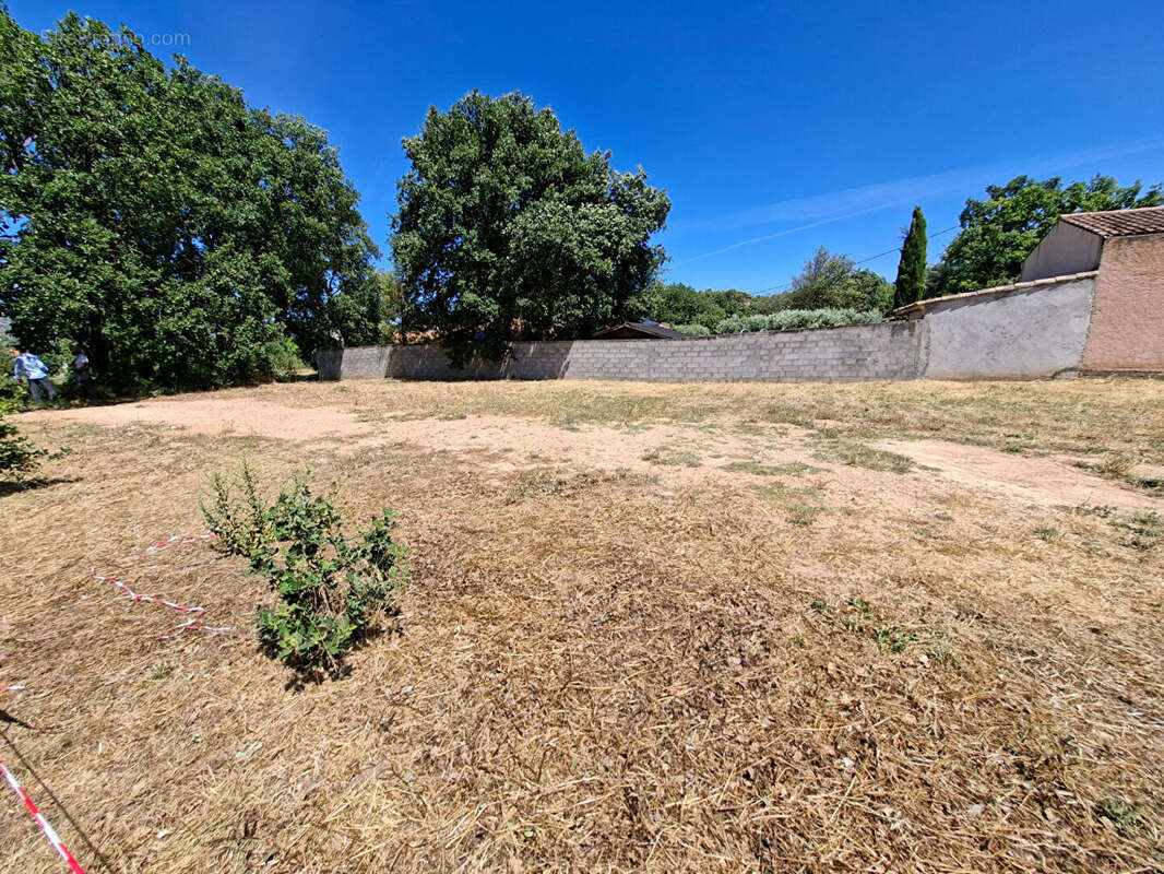 Terrain à vendre de 641 m² à Peyrolles en Provence - Réf. 714 - photo 2