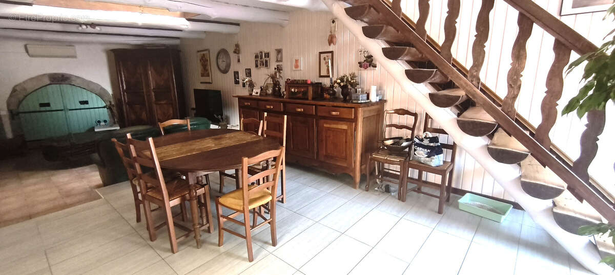 Maison à acheter à Cournon-D'Auvergne 4 chambres, cour sans vis-à-vis - photo 7