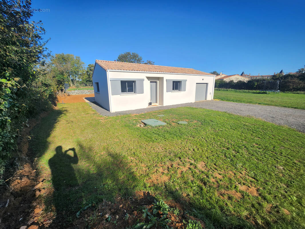 Maison à SAINTE-GEMME-LA-PLAINE