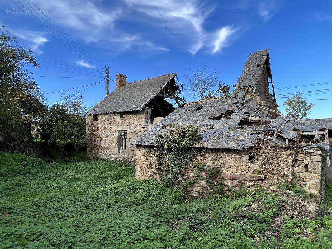 Maison à BAZOUGES-LA-PEROUSE