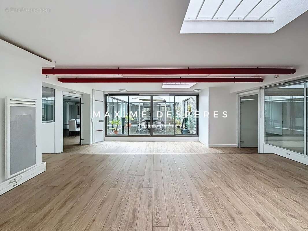 Appartement à COURBEVOIE