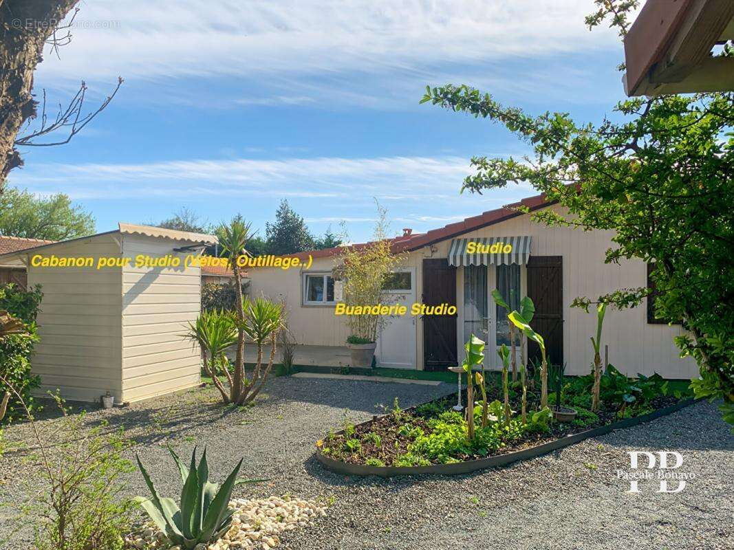 Maison à VENDAYS-MONTALIVET