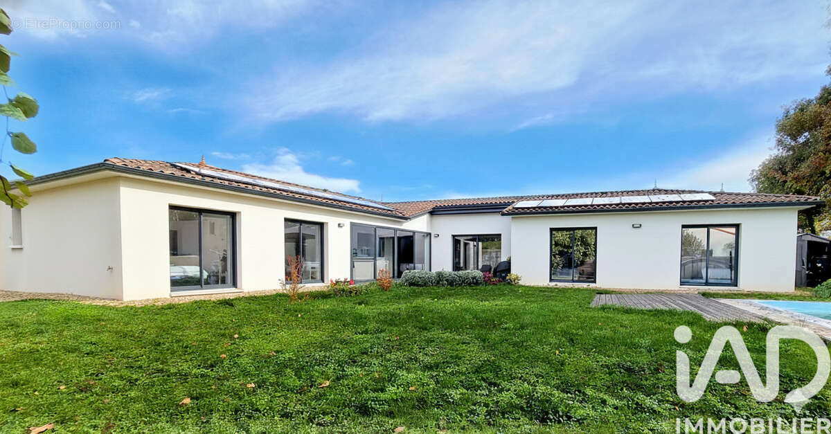 Maison 177 m² à La Tremblade  - photo 2