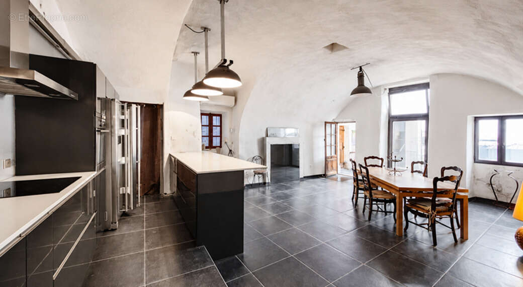 Maison 363 m² à Bourg-Saint-Andeol  - photo 9