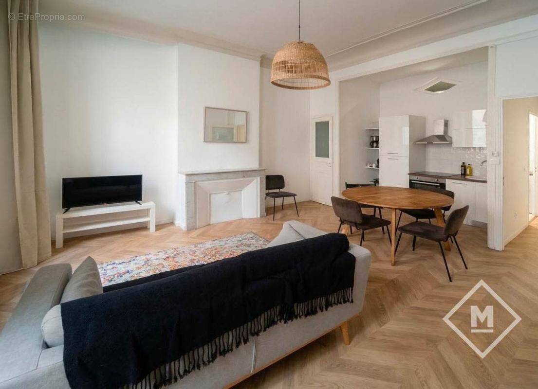Appartement à MARSEILLE-2E