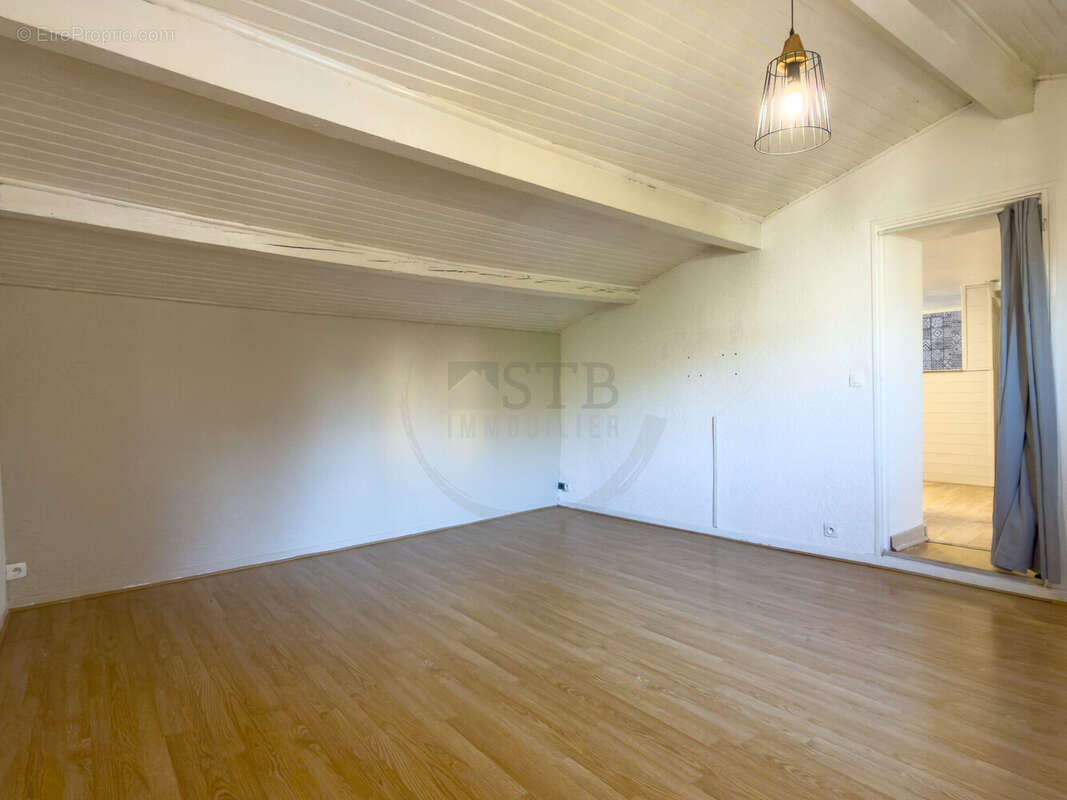 Appartement à LIVRON-SUR-DROME